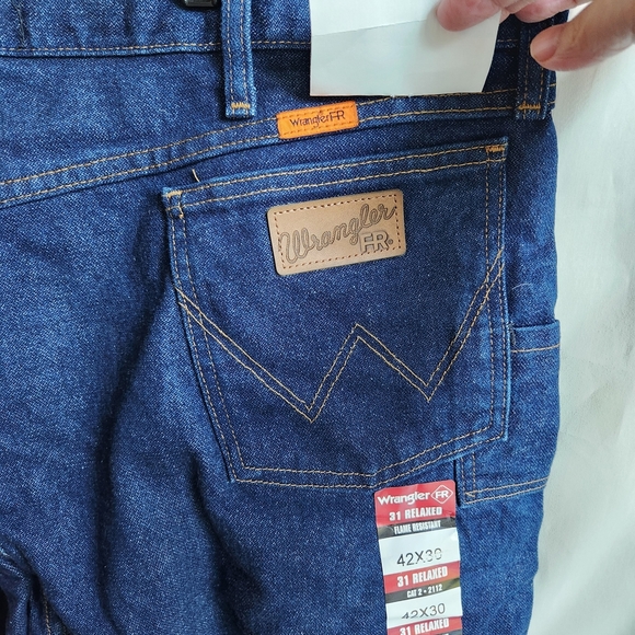 2 Pair Wrangler Men's FR Blue Jeans Size 42x30 One New With Tags/ 1 New Tags Off - Picture 4 of 7